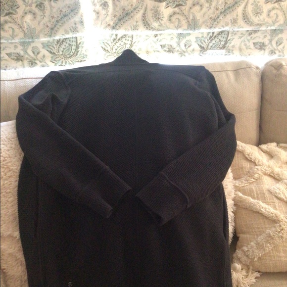 Beautiful lululemon jacket. - Picture 4 of 6